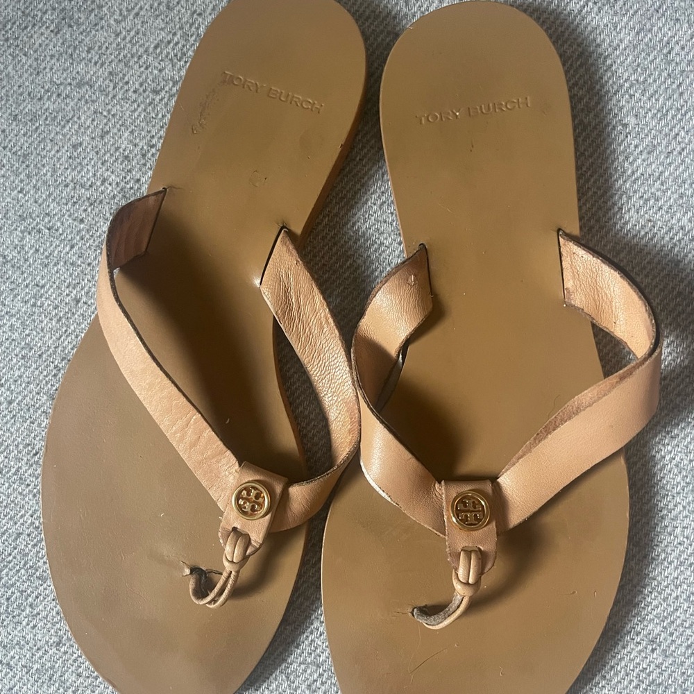 Tory Burch Flip Flops Size 6.5 Beige Tan Sandals
